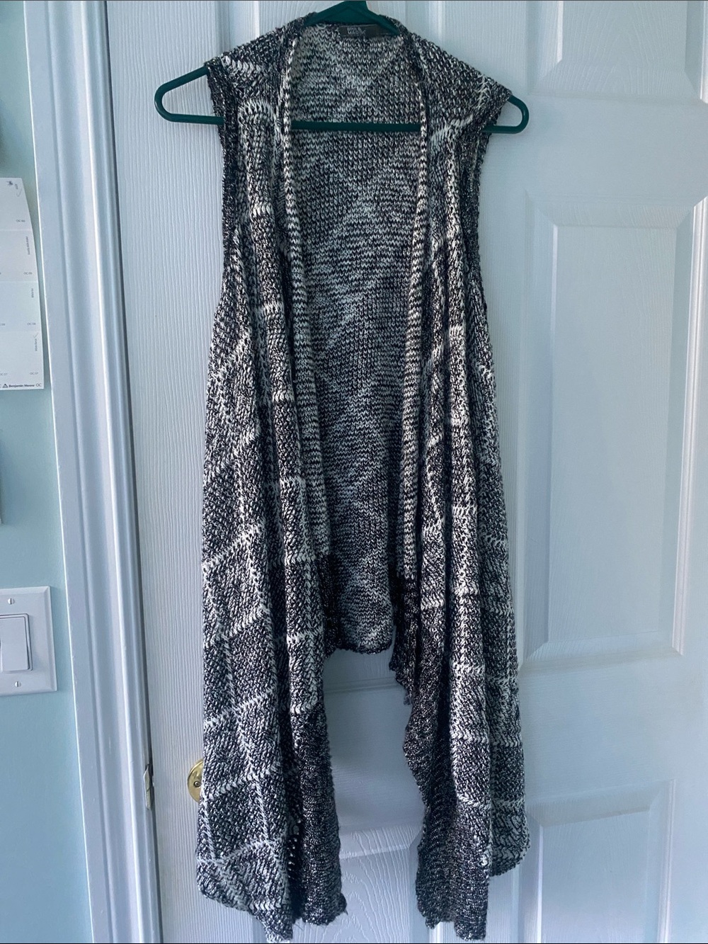 89th & Madison Black and White Open Front Knit Drape Vest